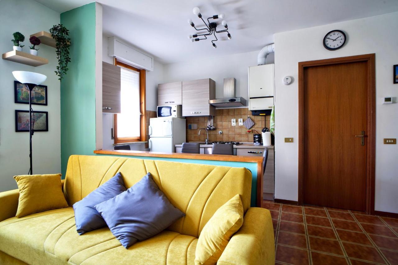 Casa Zoe Apartment Free Parking,Self Check In & Free Wi Fi Parma Eksteriør billede